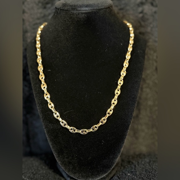 Jewelry - Elegant Gold Chain Necklace